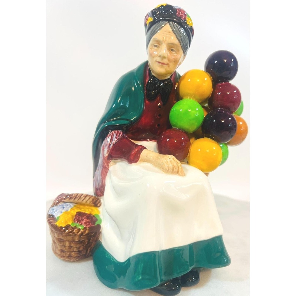 Vtg Royal Doulton Old Balloon Seller Figurine HN 1315 Porcelain 7.5" England‎